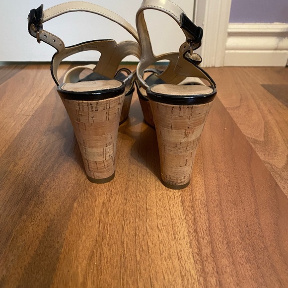 Marc Fisher two tone wedges - Picture 2 of 6